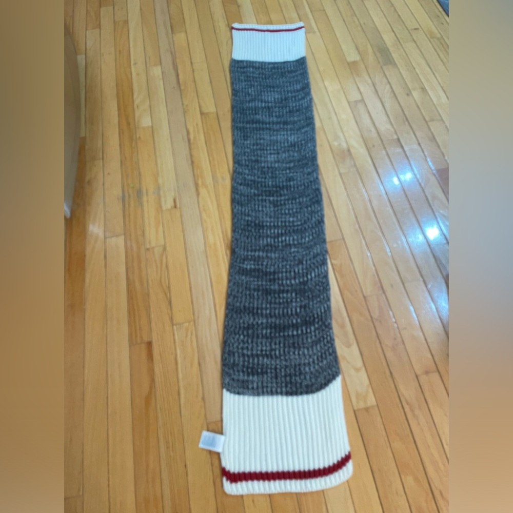 NWOT OUTDOORSY SCARF64 in long & 10.5 wide popular cabin/fisherman/logger print